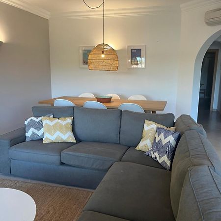 Luxury Apartment With Free Use Of Pool, Gym And Spa Lagos Luaran gambar
