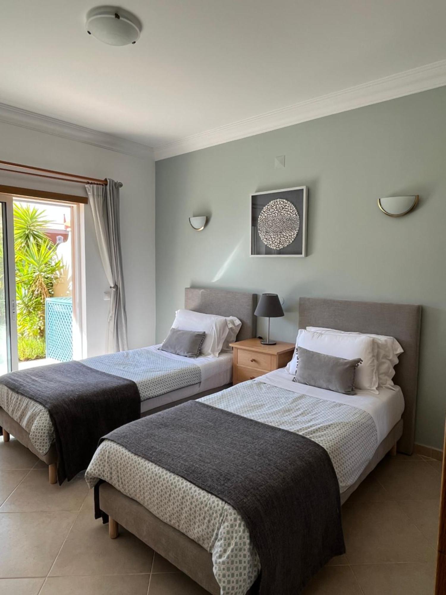 Luxury Apartment With Free Use Of Pool, Gym And Spa Lagos Luaran gambar